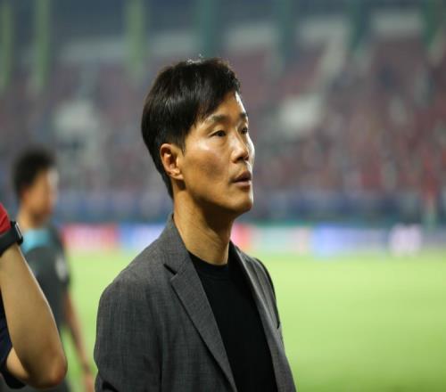 足球报：南基一修改合同后暂时在河南队留任将与杨晨讨论引援
