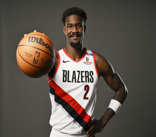 下半场8中1!艾顿上下半场判若两人14中5拿到10分15板2助2帽