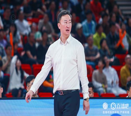 刘维伟：不知队员有没受“黑8”影响有的队员准备吃饭了还在签名