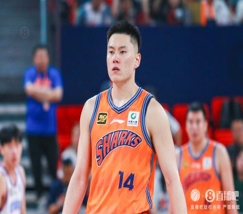 表现足够出色!李弘权14中6拿到19分7篮板