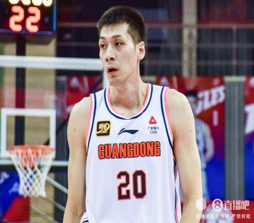 两次关键跑位上篮杀死比赛!任骏飞复出11投8中拿到16分7板3助