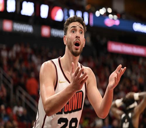 远远不够!申京16中6拿到13分11板4失误5犯规