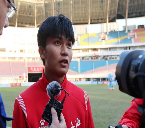 直播吧专访蒯纪闻:将来争取先上一队,尽快踢上职业联赛