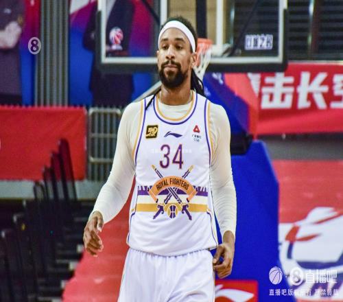 两双到手!萨林杰半场12中5拿到13分12板
