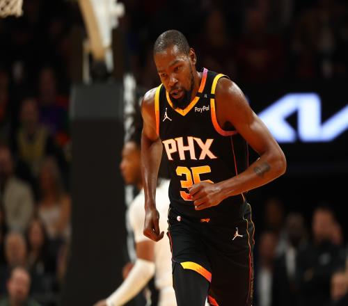 KD：我刚开始打职业生涯的时候现在的很多球员还都是孩子