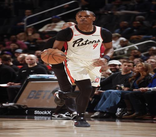 奥萨尔以100%的命中率得到10分10篮板6抢断NBA历史首人