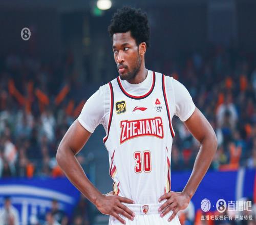 把锅背好了！达米安琼斯12投仅1中&三分5中0仅拿2分拿到11板
