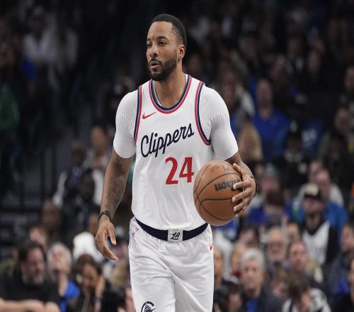我不是全明星鲍威尔15中11怒砍27分连续8场20+!