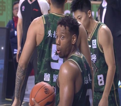 你是什么选手祝铭震出战31分钟10投仅1中拿到2分1篮板...