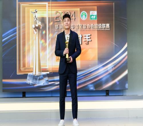 武磊:希望自己膝盖的伤势能更快地康复、去做好恢复