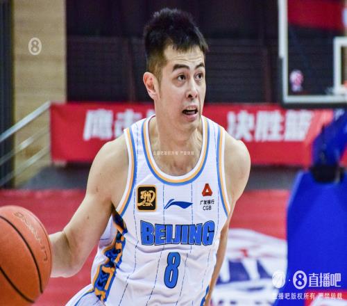陈盈骏离队征战亚洲杯附加赛老将方硕或将挑起后场大梁