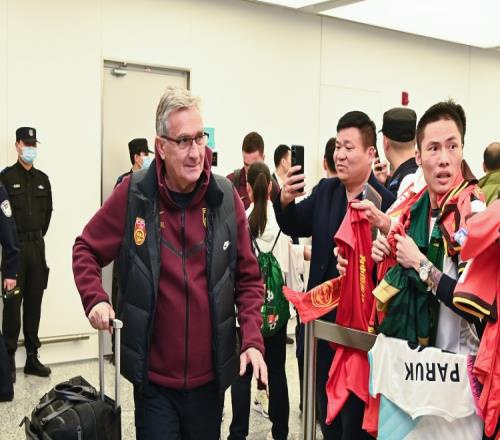 国足助教陈涛：开场就应该跟对手磕，踢了5分钟就感觉在收着踢