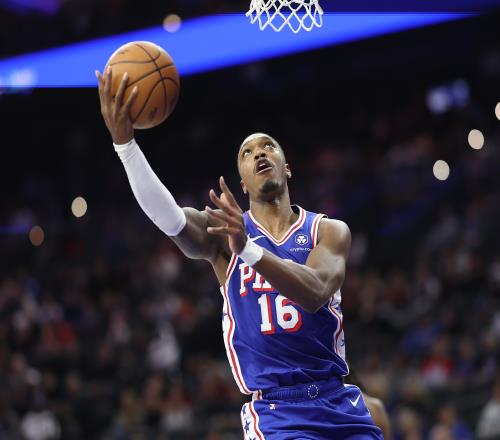 火力全开！朗尼沃克23中11砍31分平生涯最高三分15中8