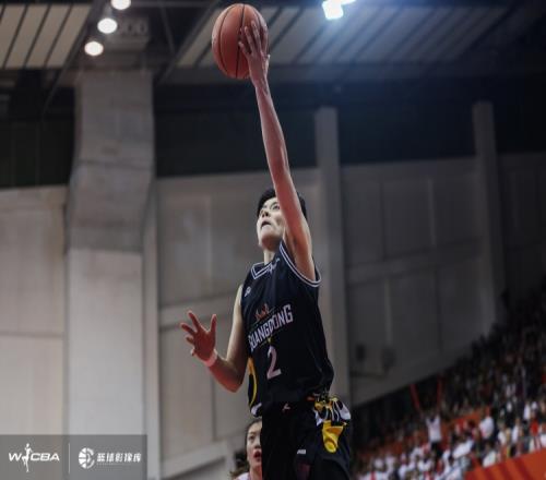传承时刻!23岁小将杨舒予场均15+4+4+2断荣膺总决赛MVP