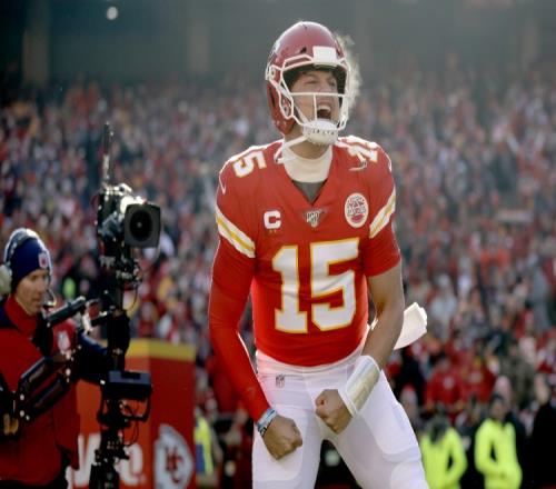 联盟的门面!酋长四分卫马霍姆斯第二次当选超级碗MVP