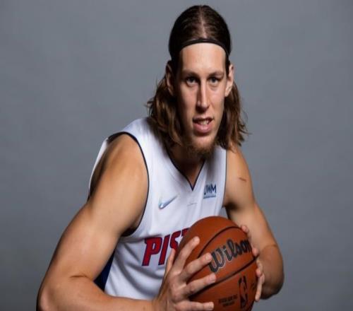 今日NBA篮板榜：爵士队凯利-奥利尼克14篮板位居第一