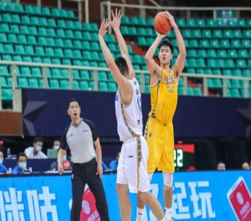 CBA直播：广厦vs新疆，广厦取胜之后将重返榜首大位