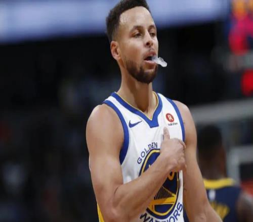 NBA场均投进10个以上三分球次数最多的球员有哪些？