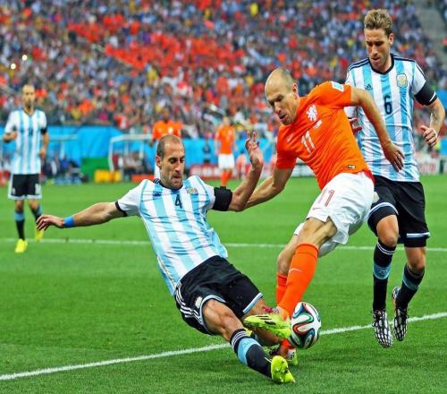 荷兰1-2阿根廷  两队时隔八年再次相遇 谁能率先突围