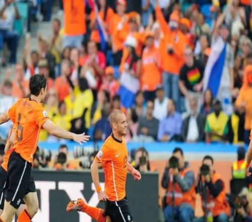 荷兰1:2阿根廷，世界杯前瞻，潘帕斯雄鹰险胜晋级4强