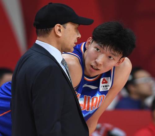 新疆男篮主教练是谁 新疆男篮主教练身高多高